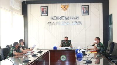 Danrem 045 Gaya Mengikuti Rapat Koordinasi Percepatan Vaksinasi Covid